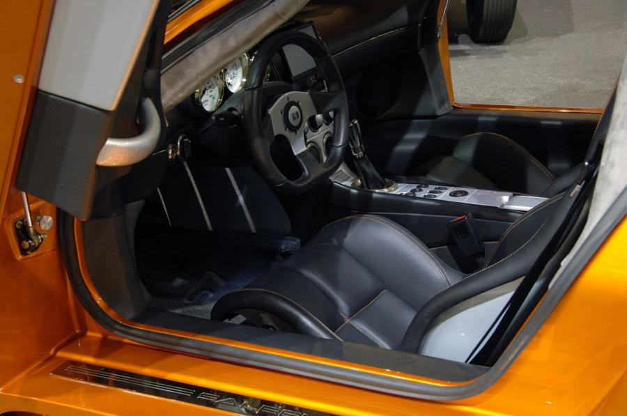 Интерьер Saleen S7 Twin Turbo 2005 года  (фото 131 из 152)